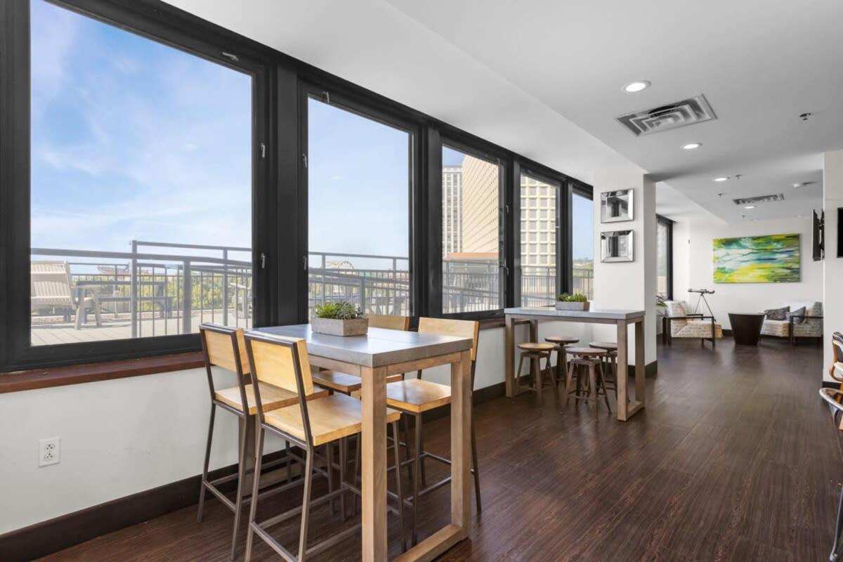 2br Downtown With Gym & Deck Appartamento *