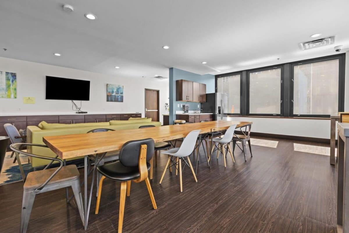 Apartment 2br Downtown With Gym & Deck Pittsburgh